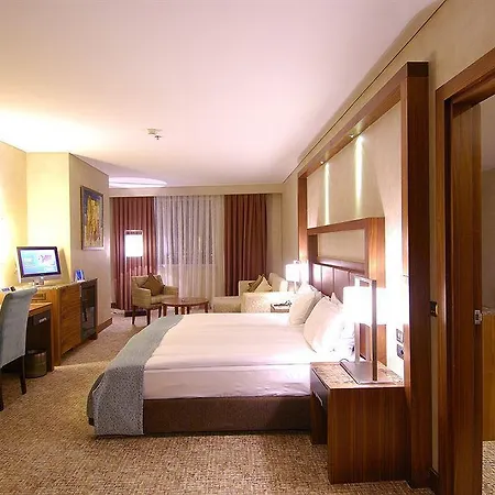 Dedeman Convention Center Hotell 5*